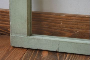 オリジナルペイントの小さな明り取り(窓)