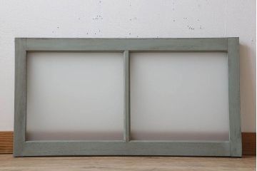 オリーブグリーンペイントの小さなガラス戸(窓)