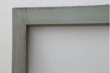 オリーブグリーンペイントの小さなガラス戸(窓)