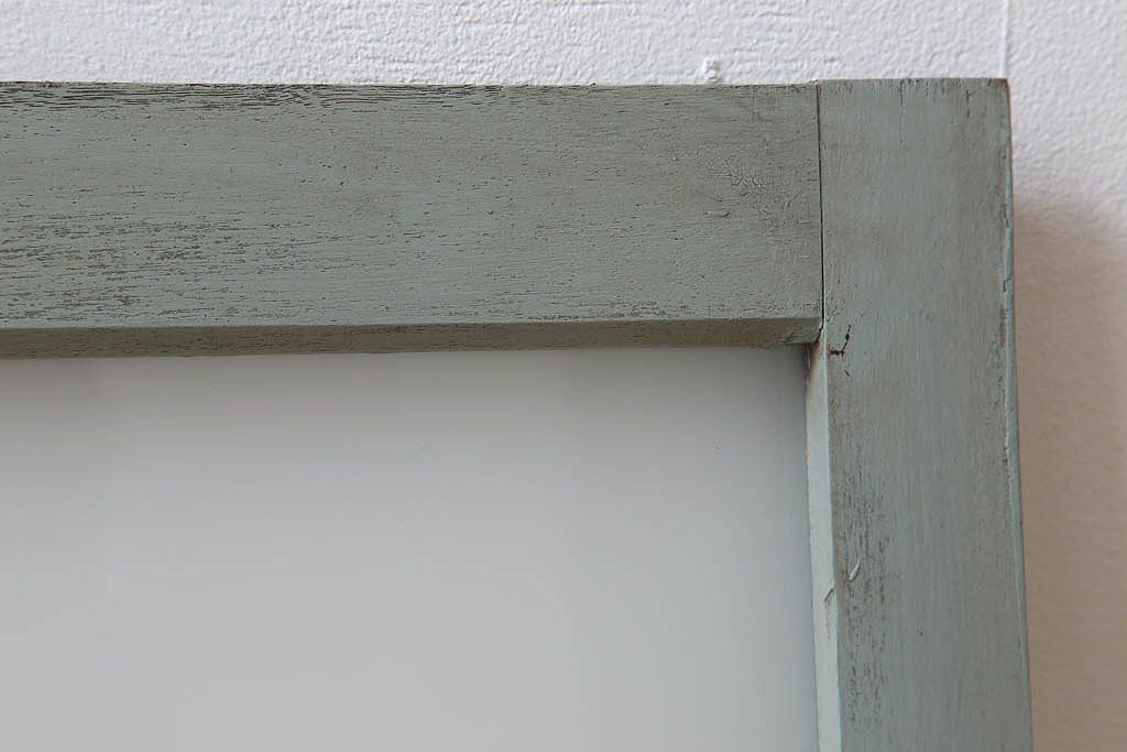 オリーブグリーンペイントの小さなガラス戸(窓)