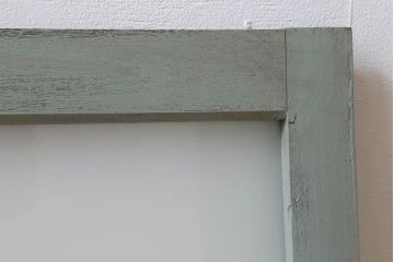 オリーブグリーンペイントの小さなガラス戸(窓)