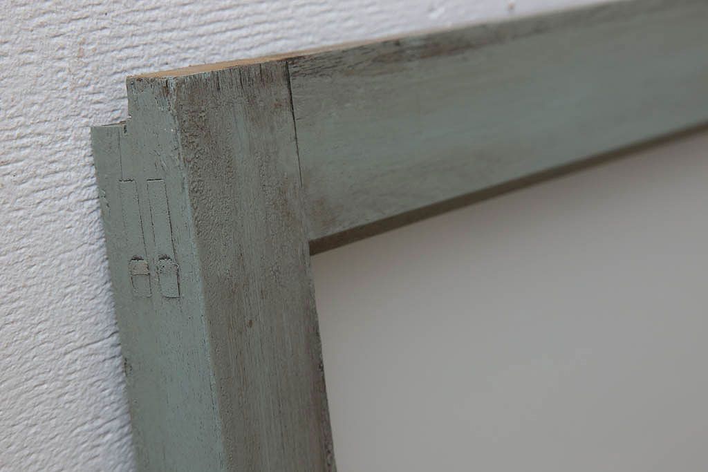 オリーブグリーンペイントの小さなガラス戸(窓)