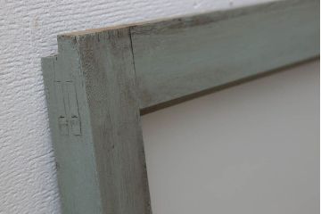 オリーブグリーンペイントの小さなガラス戸(窓)