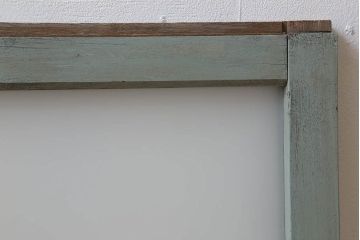 オリーブグリーンペイントの小さなガラス戸(窓)