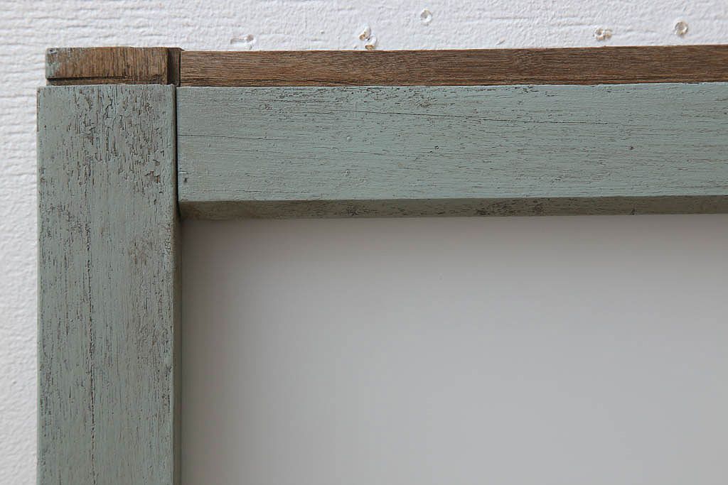 オリーブグリーンペイントの小さなガラス戸(窓)