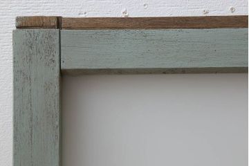 オリーブグリーンペイントの小さなガラス戸(窓)