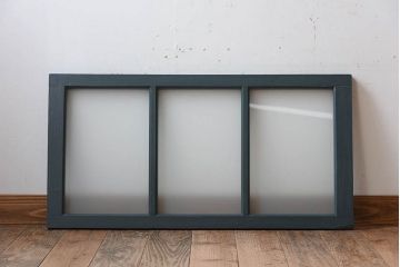 アンティークペイントの小さな明り取り(窓)