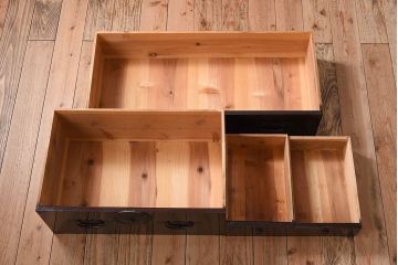アンティーク家具　明治〜大正期!古民具・骨董　漆塗り　杉材製の重ね会津箪笥(衣装箪笥)
