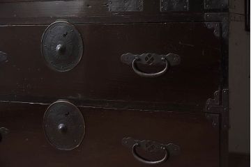 アンティーク家具　明治〜大正期!古民具・骨董　漆塗り　杉材製の重ね会津箪笥(衣装箪笥)