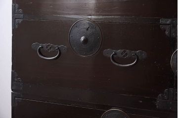 アンティーク家具　明治〜大正期!古民具・骨董　漆塗り　杉材製の重ね会津箪笥(衣装箪笥)