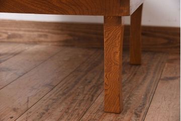 アンティーク家具　古い栓材製のシンプルなアンティーク丸ちゃぶ台