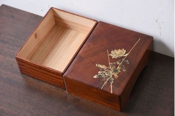 アンティーク雑貨　漆絵　楠木材製　漆塗りが美しい高級な木箱(小箱・収納箱)