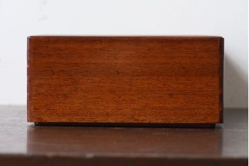 アンティーク雑貨　漆絵　楠木材製　漆塗りが美しい高級な木箱(小箱・収納箱)