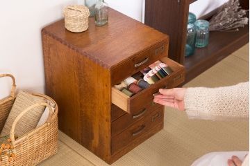 レトロ家具　ネームプレート付き!ナラ材製のレトロなアンティーク小引き出し