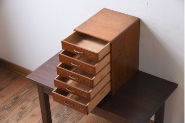 レトロ家具　ネームプレート付き!ナラ材製のレトロなアンティーク小引き出し