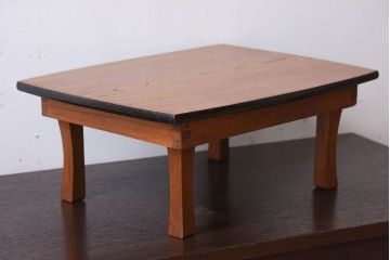 レトロ家具　小振りなサイズ!栓材製　レトロなアンティークちゃぶ台(飾り台)