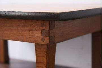レトロ家具　小振りなサイズ!栓材製　レトロなアンティークちゃぶ台(飾り台)