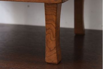レトロ家具　小振りなサイズ!栓材製　レトロなアンティークちゃぶ台(飾り台)