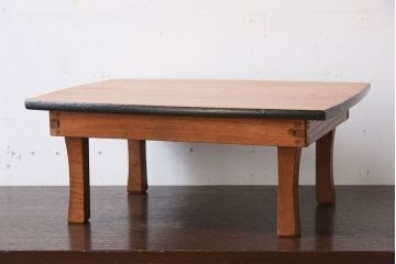 レトロ家具　小振りなサイズ!栓材製　レトロなアンティークちゃぶ台(飾り台)