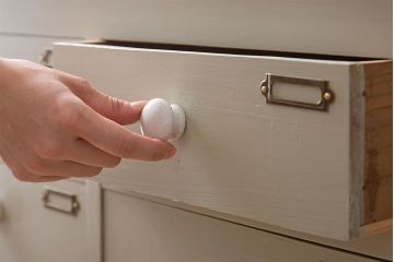 アンティーク家具　ホワイトオーク天板　ネームプレート付き!25杯引き出しのペイントサイドボード