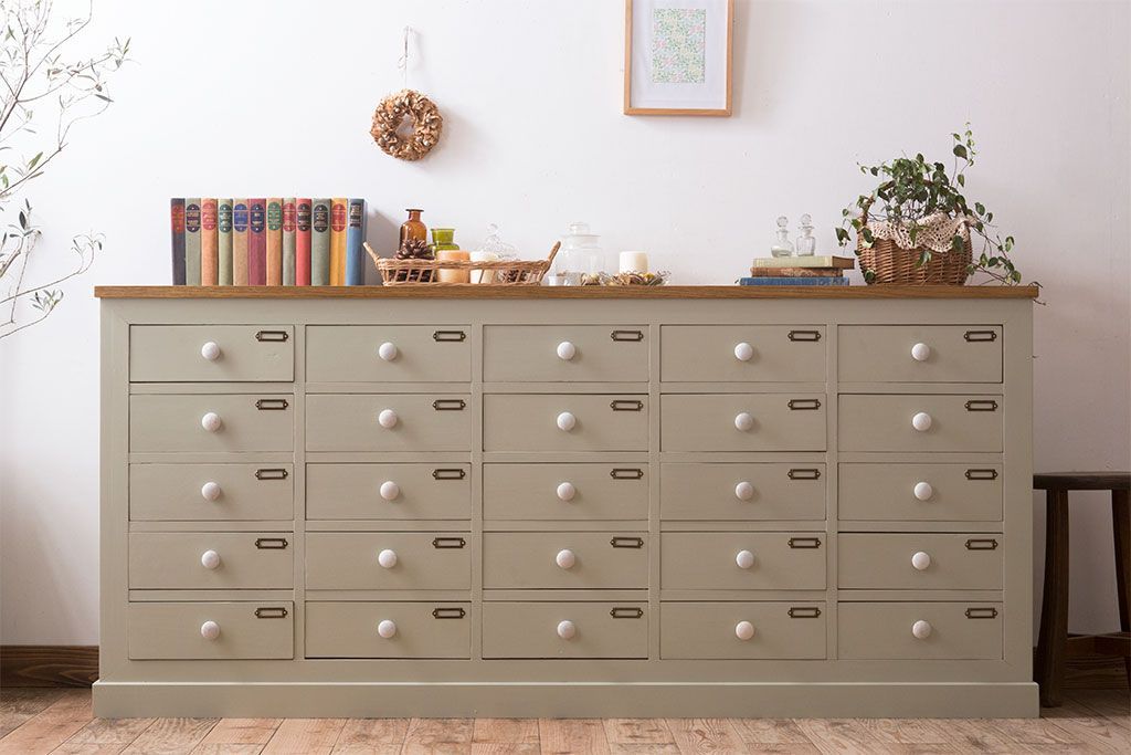 アンティーク家具　ホワイトオーク天板　ネームプレート付き!25杯引き出しのペイントサイドボード