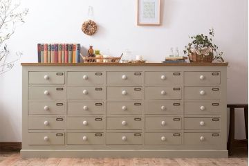 アンティーク家具　ホワイトオーク天板　ネームプレート付き!25杯引き出しのペイントサイドボード