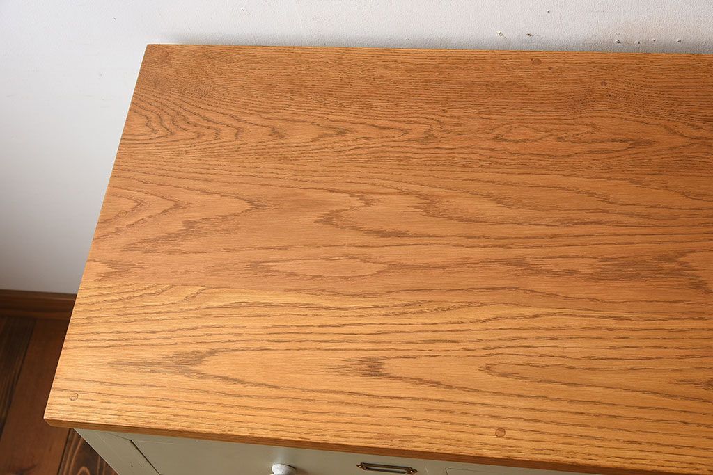 アンティーク家具　ホワイトオーク天板　ネームプレート付き!25杯引き出しのペイントサイドボード