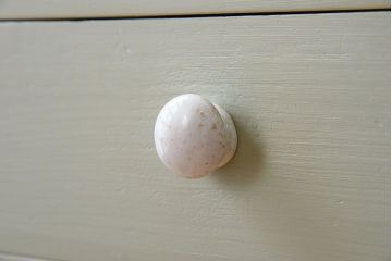 アンティーク家具　ホワイトオーク天板　ネームプレート付き!25杯引き出しのペイントサイドボード