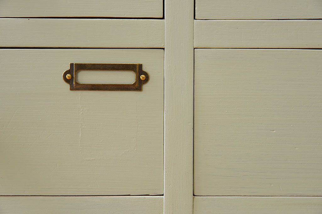 アンティーク家具　ホワイトオーク天板　ネームプレート付き!25杯引き出しのペイントサイドボード