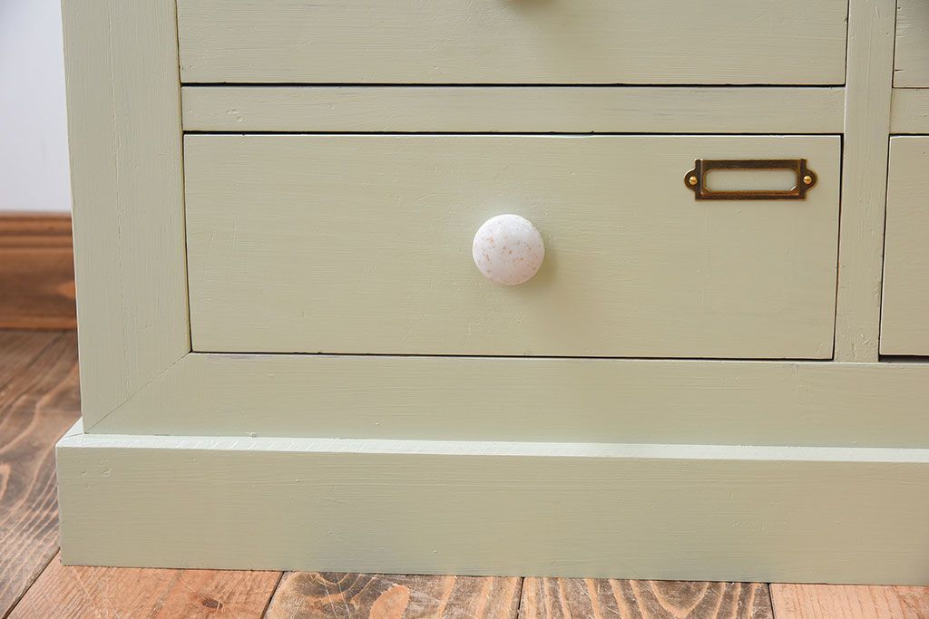 アンティーク家具　ホワイトオーク天板　ネームプレート付き!25杯引き出しのペイントサイドボード