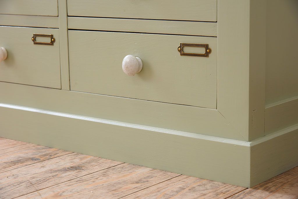 アンティーク家具　ホワイトオーク天板　ネームプレート付き!25杯引き出しのペイントサイドボード