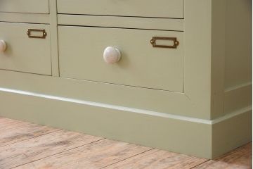 アンティーク家具　ホワイトオーク天板　ネームプレート付き!25杯引き出しのペイントサイドボード