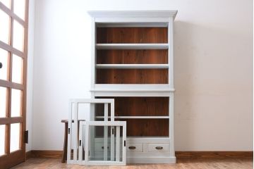 アンティーク家具　フレンチグレーペイントのおしゃれでかわいい食器棚(カップボード)