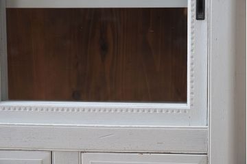 アンティーク家具　フレンチグレーペイントのおしゃれでかわいい食器棚(カップボード)