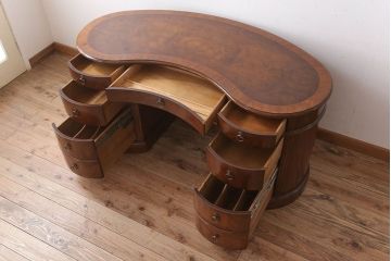 ドレクセルヘリテイジJAPAN　Cameo Classics(キャメオクラシックス)　キドニーデスク(机、在宅ワーク、在宅用)(定価約150万円)