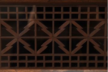 アンティーク家具　組子入り引き戸がおしゃれな和製アンティークの茶箪笥(収納棚)