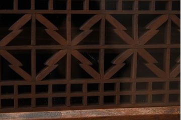 アンティーク家具　組子入り引き戸がおしゃれな和製アンティークの茶箪笥(収納棚)