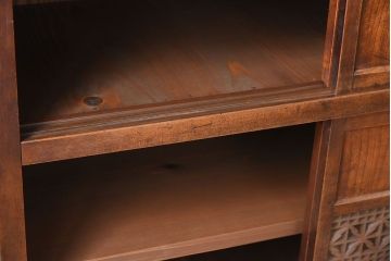 アンティーク家具　組子入り引き戸がおしゃれな和製アンティークの茶箪笥(収納棚)
