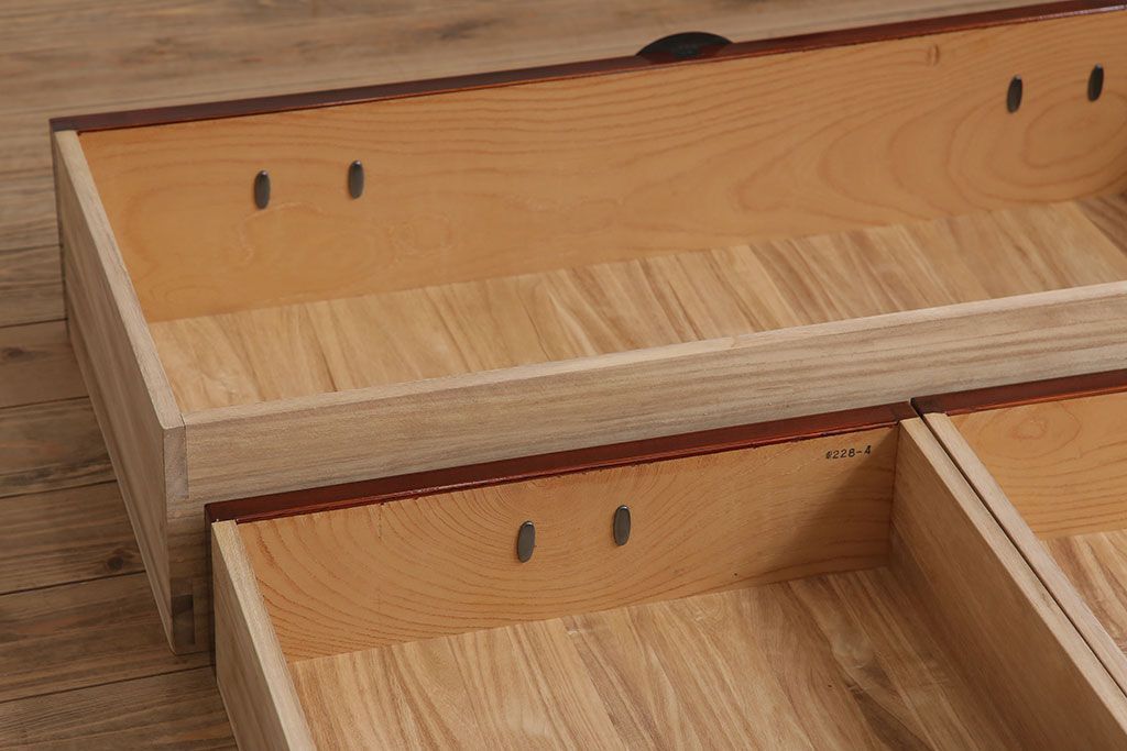 【N様ご成約分】中古　岩谷堂箪笥　手打ち金具　木地呂塗り　上質な重ね衣装箪笥