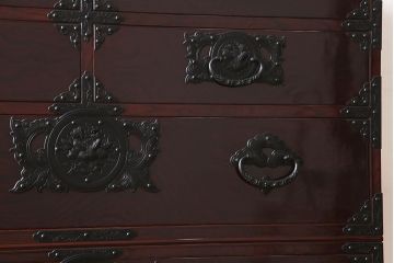 【N様ご成約分】中古　岩谷堂箪笥　手打ち金具　木地呂塗り　上質な重ね衣装箪笥