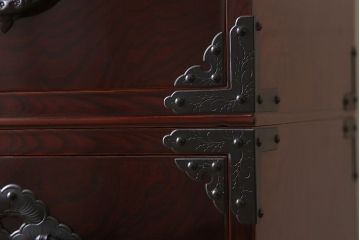 【N様ご成約分】中古　岩谷堂箪笥　手打ち金具　木地呂塗り　上質な重ね衣装箪笥