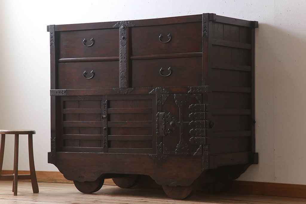 アンティーク家具　古民具・骨董　前面欅材製　江戸期の三国車箪笥