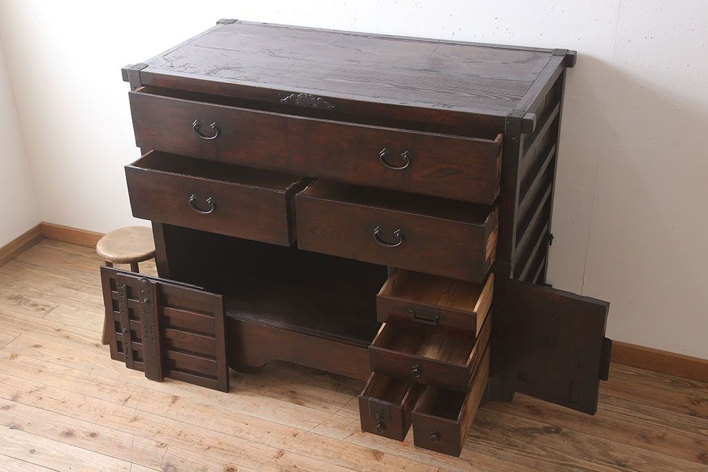 アンティーク家具　古民具・骨董　前面欅材製　江戸期の三国車箪笥