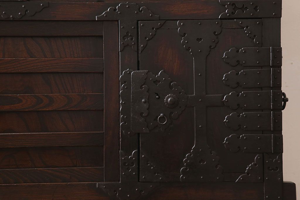 アンティーク家具　古民具・骨董　前面欅材製　江戸期の三国車箪笥