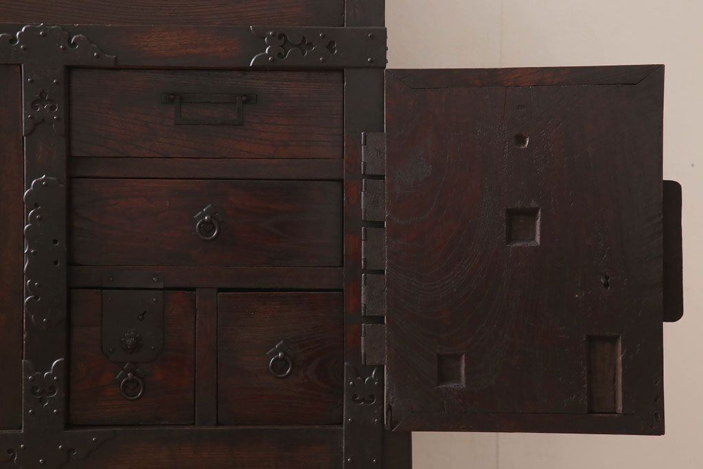 アンティーク家具　古民具・骨董　前面欅材製　江戸期の三国車箪笥