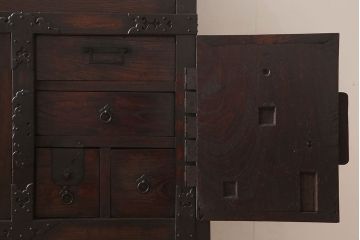 アンティーク家具　古民具・骨董　前面欅材製　江戸期の三国車箪笥