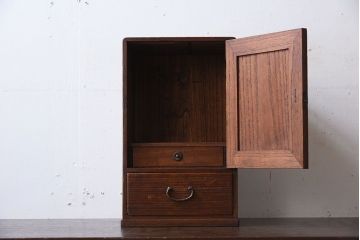 アンティーク家具　古い木製の小さな戸棚(収納棚・小引き出し)