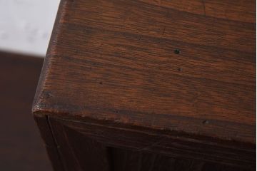 アンティーク家具　古い木製の小さな戸棚(収納棚・小引き出し)