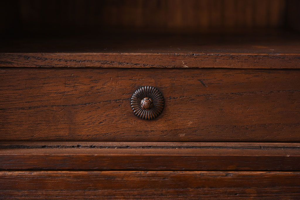 アンティーク家具　古い木製の小さな戸棚(収納棚・小引き出し)