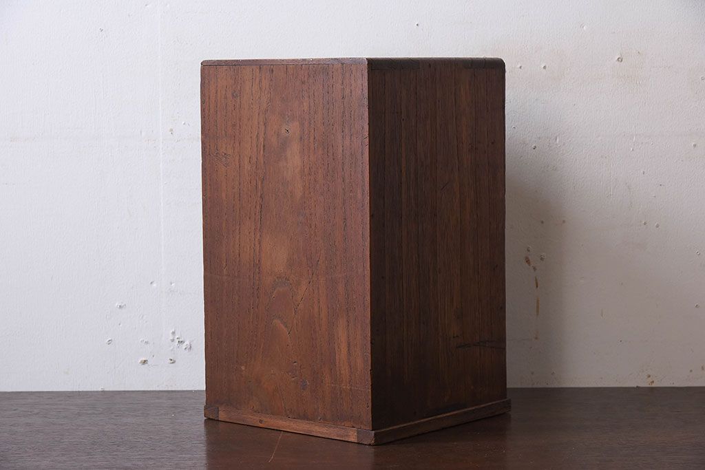 アンティーク家具　古い木製の小さな戸棚(収納棚・小引き出し)